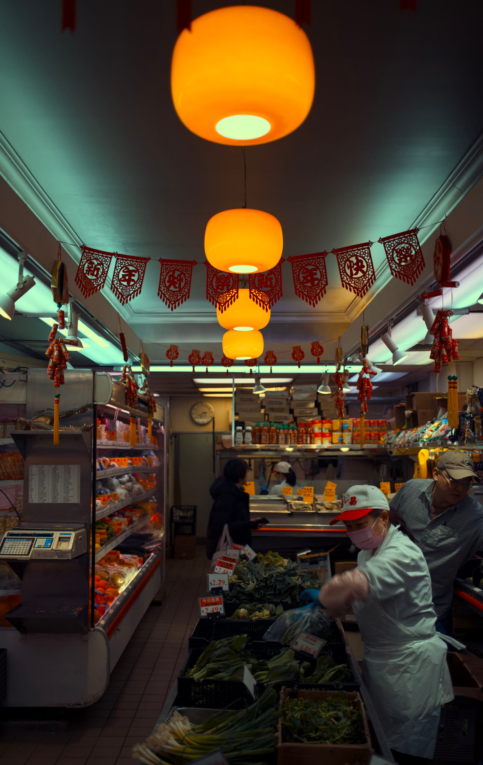 Glowy Market