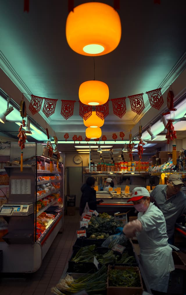 Glowy Market